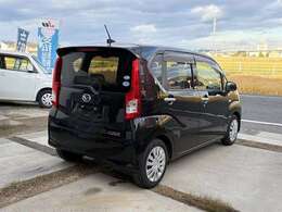 装備はスマートアシスト2、エコアイドル、ナビ、フルセグテレビ、CD、DVD、Bluetoothオーディオ、ハンズフリー通話、ETCなど。