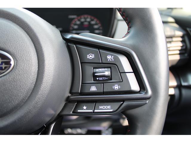 ステアリング右手側にはアイサイトなどの操作スイッチが内蔵されています 運転しやすい設定です