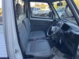 当店は新車・中古車に加え、車検整備、各種整備、鈑金、自動車保険とお車に関してトータルでサポートさせていただいております