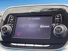 ●Bluetooth：お手持ちのスマートフォンなどと接続し、ハンズフリー通話や臨場感溢れるミュージック再生をお楽しみいただけます。無線接続ですので煩わしさもありません♪