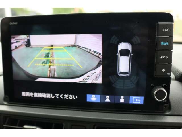 バックカメラを搭載しておりガイドラインも表示されますので車庫入れも安心ですね♪