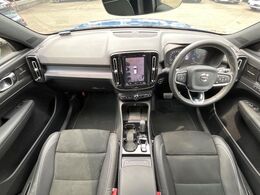 日本カーオブザイヤー受賞のXC40が入庫しました！デザイン、安全装備や快適装備、全てにおいて受賞したお車です！一目見れば人気だと分かるはずです！スタッフお勧めの一台です！ぜひご覧ください！