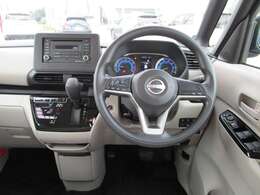 運転席ハンドルまわり