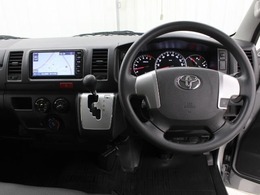 運転席廻りです。