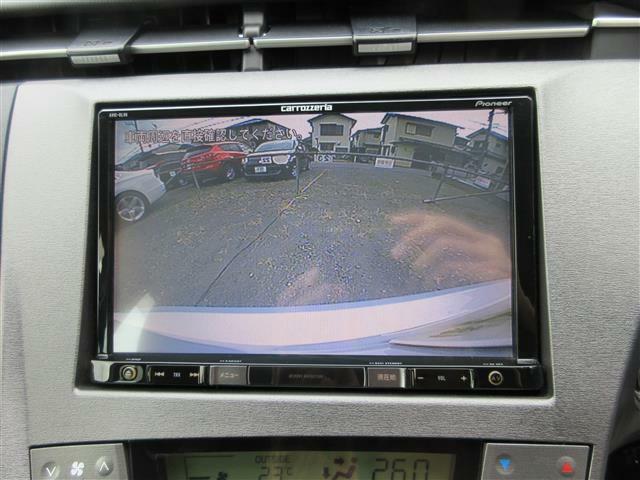 バックカメラ】駐車時に後方がリアルタイム映像で確認できます。大型商業施設や立体駐車場での駐車時や、夜間のバック時に大活躍！運転スキルに関わらず、今や必須となった装備のひとつです！