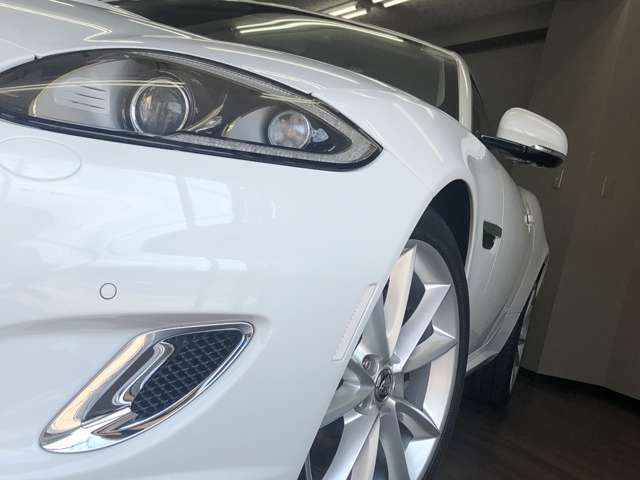 弊社は、室内保管に徹底的に拘っておりますので、展示中は勿論、アフター時の車検、点検時のお預かり時も室内保管でご安心をいただいております