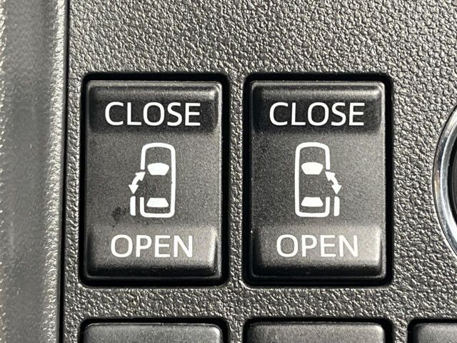 【両側パワースライドドア】スマートキーや運転席のスイッチで後席両側スライドドアの開閉が可能♪電動だから力を入れてドアを開ける必要が無く、小さなお子様でも簡単に開け閉めでき快適です♪