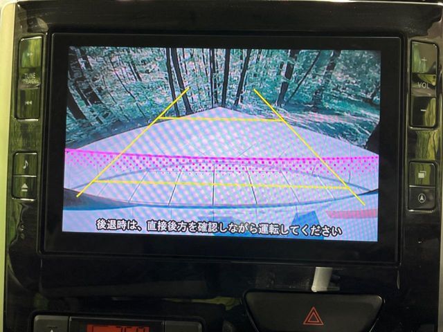 【バックカメラ】駐車時に後方がリアルタイム映像で確認できます。大型商業施設や立体駐車場での駐車時や、夜間のバック時に大活躍！運転スキルに関わらず、今や必須となった装備のひとつです！