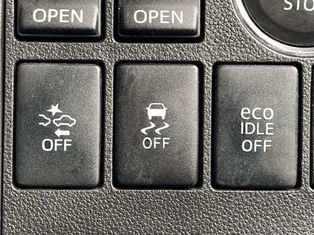 【スマートアシスト】走行中に前方の車両等を認識し、衝突しそうな時は警報とブレーキで衝突回避と被害軽減をアシスト。より安全にドライブをお楽しみいただけます。