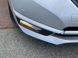 【ライトランプ】暗い夜道やトンネル内など明るい光で照らして運転をサポート。危険な暗所もこれで安心！