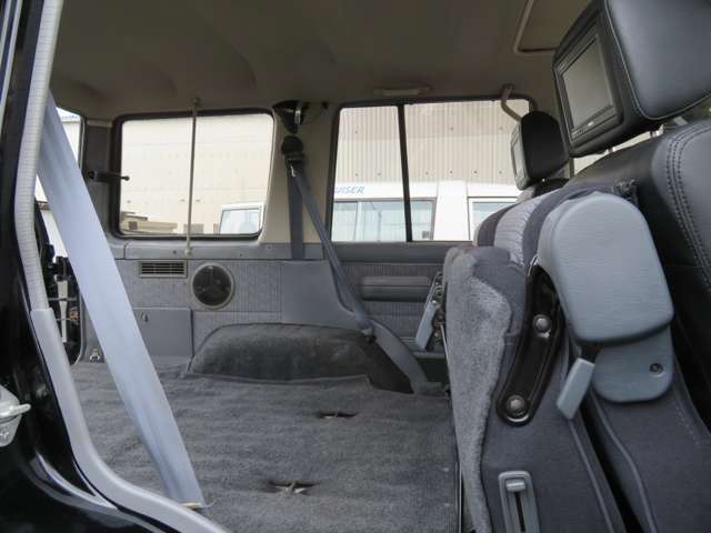 【トランクアレンジ】リアシートを倒せば荷室もすごく広くなります！アウトドアでもたくさんの荷物を載せられます☆