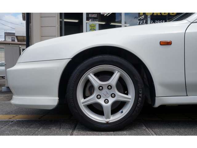 205/50/16純正アルミ　車高もノーマルです。