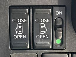 【両側パワースライドドア】スマートキーや運転席のスイッチで後席両側スライドドアの開閉が可能♪電動だから力を入れてドアを開ける必要が無く、小さなお子様でも簡単に開け閉めでき快適です♪