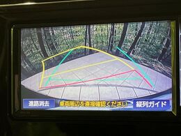 【バックカメラ】駐車時に後方がリアルタイム映像で確認できます。大型商業施設や立体駐車場での駐車時や、夜間のバック時に大活躍！運転スキルに関わらず、今や必須となった装備のひとつです！