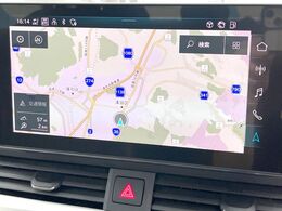 ●純正ナビ:一体感のあるナビは、高級感ある車内を演出してくれます。オーディオ機能も充実しておりますので、運転もより楽しめます♪