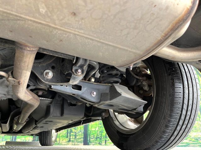 お車を安心してお乗りいただく為には、足回りの定期点検が欠かせません。サービスサポート（有償保証）では無料点検もご提供しており、安心のカーライフをお過ごしいただけるサポート体制が整っています。
