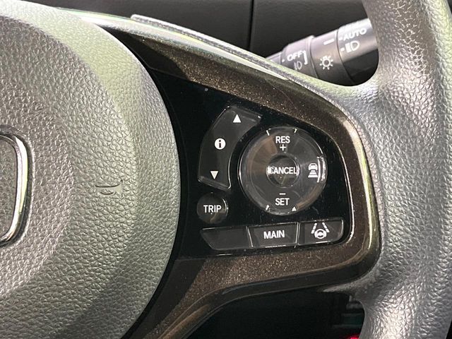 【アダプティブクルーズコントロール】高速道路での長距離走行が楽に！！自動で速度を保つクルーズコントロールが、衝突軽減システムと連携し、前方の車両を感知して車間を保つように速度調節してくれます！！