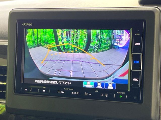 【バックカメラ】駐車時に後方がリアルタイム映像で確認できます。大型商業施設や立体駐車場での駐車時や、夜間のバック時に大活躍！運転スキルに関わらず、今や必須となった装備のひとつです！