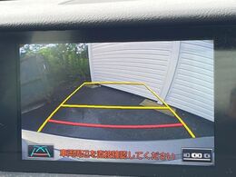 【バックカメラ】駐車時に後方がリアルタイム映像で確認できます。大型商業施設や立体駐車場での駐車時や、夜間のバック時に大活躍！運転スキルに関わらず、今や必須となった装備のひとつです！