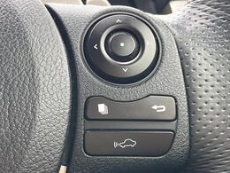 【プリクラッシュセーフティ】前方の車両等を検知し、衝突しそうな時は警報で注意を促し、ブレーキを踏む力をサポート。ブレーキを踏めなかった場合は衝突被害軽減ブレーキが作動、衝突回避をサポートします。