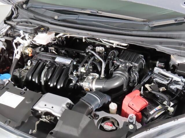 エンジンルームはきれいですよ。機関機構系も良好です。納車前に点検整備も行います。エンジンオイル・オイルフィルター・エアコンフィルター・ワイパーゴムは必ず交換致します（エアコンフィルターは、装着車のみ）