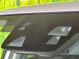 【スマートシティブレーキサポート】低速走行中に前方の車両等を認識し、衝突しそうな時は警報とブレーキで衝突回避と被害軽減をアシスト。より安全にドライブをお楽しみいただけます。