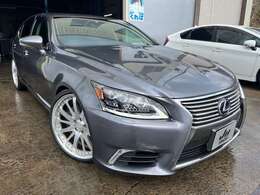 希少カラーのレクサスLS600h・Ver・C・Iパッケージ入庫しました♪純正ナビ、地デジ、バックカメラ、ETC、ベンチレーションシート、WALD22インチAW等、装備も充実した1台です！