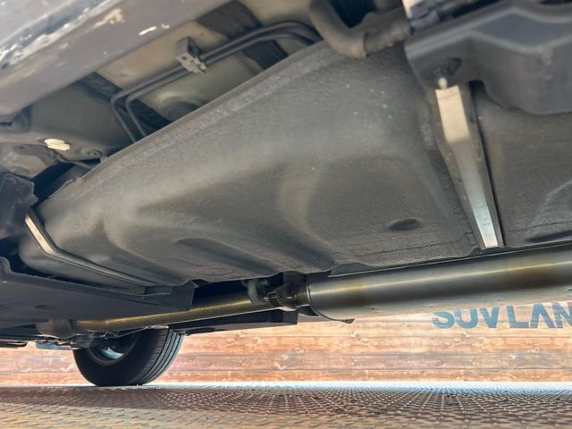 お車を安心してお乗りいただく為には、足回りの定期点検が欠かせません。サービスサポート（有償保証）では無料点検もご提供しており、安心のカーライフをお過ごしいただけるサポート体制が整っています。