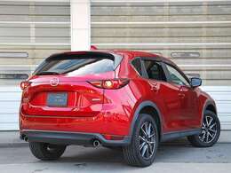 ソウルレッドが輝くFFのCX-5は、あなたの休日を特別なものに変える一台。優れたディーゼルエンジンと充実装備で、季節を問わず快適なドライブをサポート。東北の豊かな自然を満喫する、上質な相棒です。