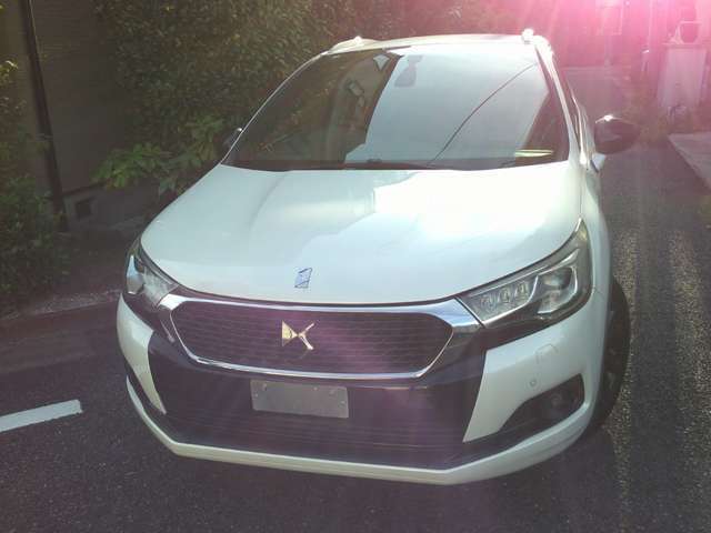 日々の足だけで無くドライブや旅行がDS4を所有する事で只の移動手段ではなく、車に乗る事自体が楽しみになるフランス車、眺めていると醸し出す鏡面仕上げのブランバンキーズでついつい遠くへと走りたくなるDS4