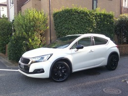 移ろう四季の訪れを、車窓からの流れゆく景観と共に感じて頂けるDS社独創の大型フロントゼニスウィンドゥにターボ過給機EGアイシン日本製6速AT搭載で走行性能も高い禁煙車、綺麗な状態をキープ2.5万低走行