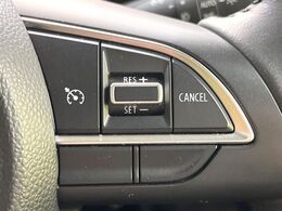 【クルーズコントロール】高速道路もラクラク走行。アクセルを離しても一定速度で走行ができ、長距離運転時の負担を軽減！加速・減速も簡単なスイッチ操作で調整できます。