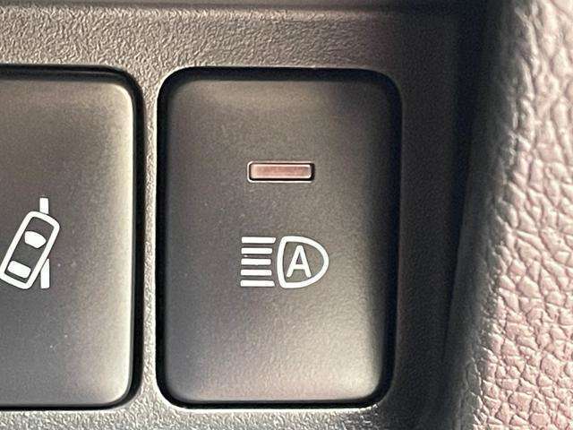 ◆【アダプティブヘッドライト】先行車や対向車などの周りの状況に応じて、ハイビームまたはロービームを切り替え、さらに照射範囲を自動で調整！常に運転しやすい視界を確保し、安全運転をサポートします。