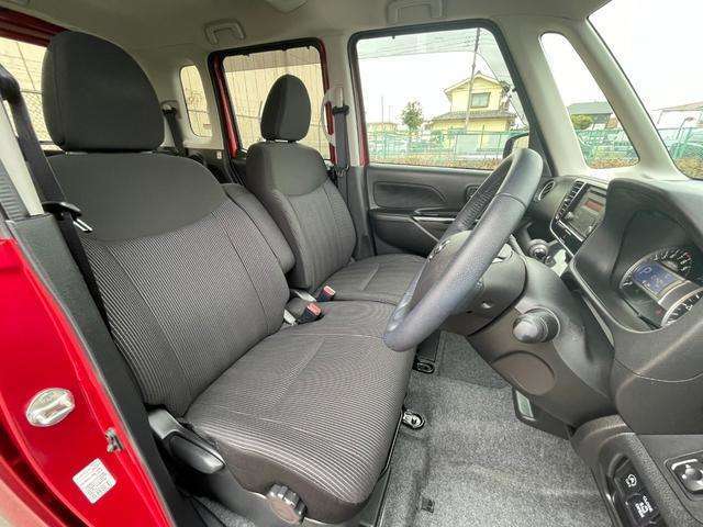 ◆【運転席】座り心地が良いシートなので長時間の運転でも快適にお過ごしいただけます。新品のフロアマットのご注文も可能です。