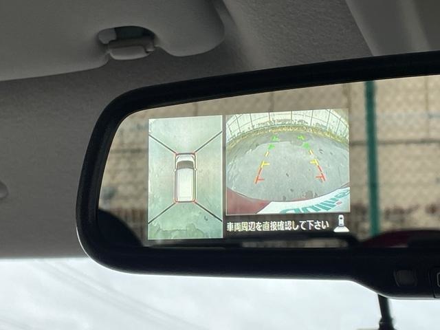 ◆【アラウンドビューモニター】まるでクルマを真上から見下ろしたかのような視点で駐車をサポートします！クルマの斜め後ろや真横など、前後左右の4つのカメラの映像が合成されて、モニターに映し出されます。