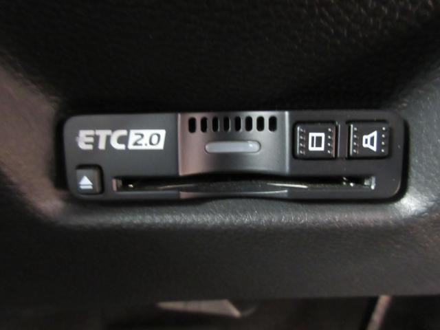 高速道路のご利用時にとても便利なETC車載器付。