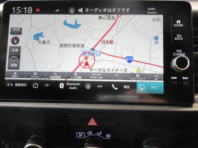純正ナビ装着です。TVはフルセグでご覧いただけます。Bluetoothを接続することも可能です。