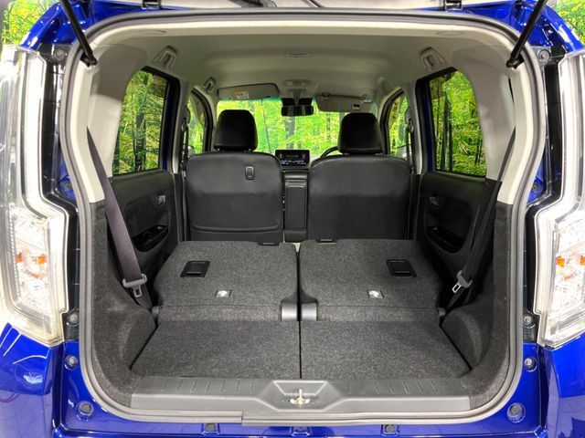 普段のお買い物や通勤、送迎等に十分な荷室スペースを確保しております。セカンドシートを倒すと、大きな荷物の積載も可能です♪