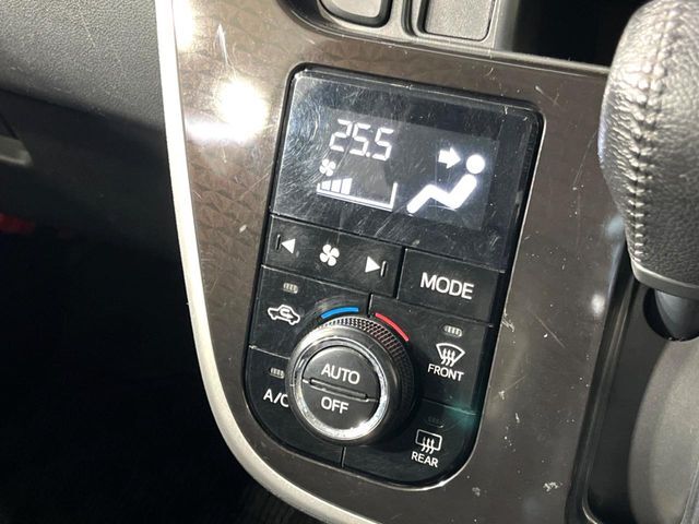 【オートエアコン】一度お好みの温度に設定すれば、車内の温度を検知し風量や温度を自動で調整。暑い…寒い…と何度もスイッチ操作をする必要はありません。快適な車内空間には必須の機能ですね♪