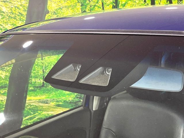 【スマートアシスト】走行中に前方の車両等を認識し、衝突しそうな時は警報とブレーキで衝突回避と被害軽減をアシスト。より安全にドライブをお楽しみいただけます。
