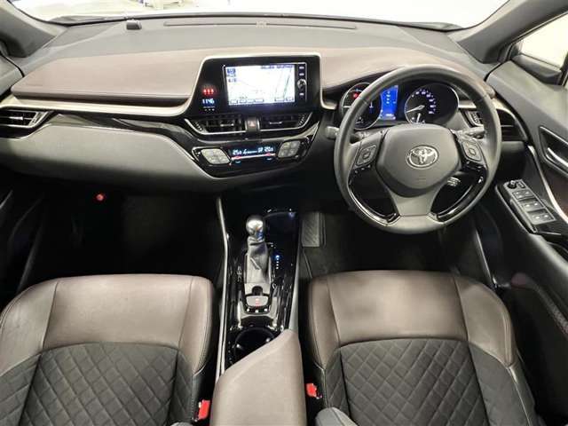 走る楽しさを持ったSUV！TNGAプラットフォームを採用していて、ハンドリングに定評があります！ハイブリッド車なので、静粛性があり、とても静かで快適！