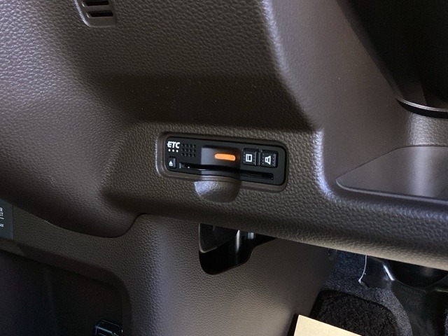 ETC付いてます。ETCが使用可能な道路通行料はキャッシュレスでスマートに走行できます。再セットアップして納車致します。
