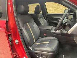 【レザーシート】ならではの高級感あふれる内装がこたわりのアイテム。見た目の高級感とより上質な座り心地をお楽しみください。