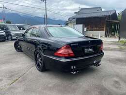 【W220後期 S350BRABUS仕様入庫！！】BRABUS前後バンパー＆4本出しマフラー＆19インチアルミ＆エンブレム全て正規品本物パーツ/ロワリングKIT/4灯バンパーフォグ/純正バイキセノンライト/メッキピラー/黒革シート