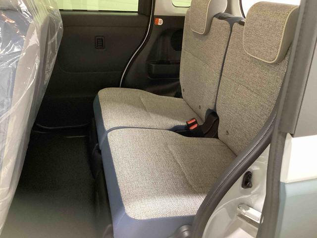 後席足元も広々でゆったりと座れます♪