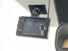 ◆【ドリンクホルダー】長時間のドライブを快適に過ごすために、必須の車内アイテムですね。