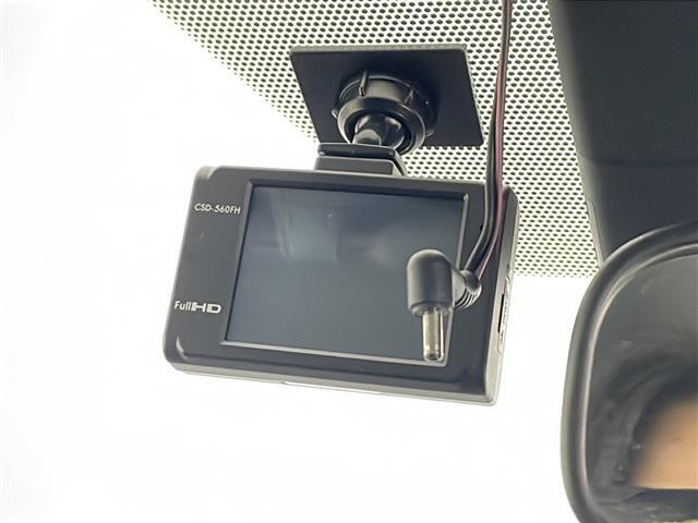 ◆【ドリンクホルダー】長時間のドライブを快適に過ごすために、必須の車内アイテムですね。