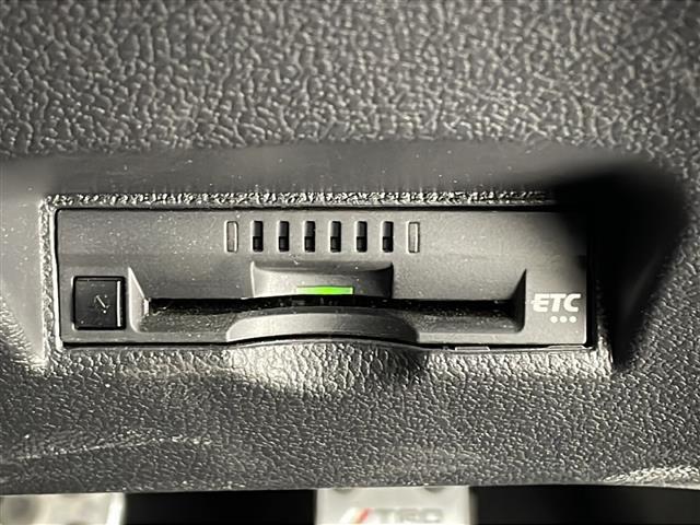 ◆【ETC】有料道路を利用する際に料金所で停止することなく通過できる、ETC車載器（ノンストップ自動料金収受システム機器）が装備されています。セットアップを行うことで利用可能になります。