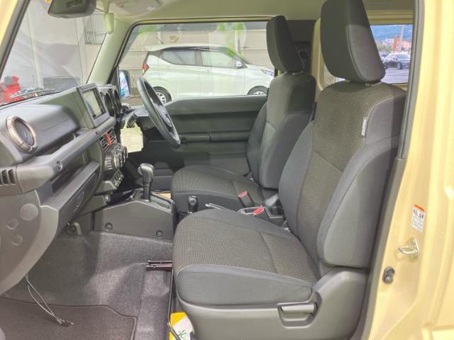 WECARSでは各商談席に大型モニターをご用意しております！見やすい大画面でゆったりと全国の在庫をご覧いただけます！是非ご来店お待ちしております！