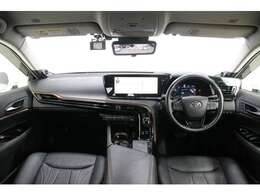 とにかく大変キレイな内装です。是非一度お車をご覧ください。欲しくなります！！内装も高級車仕様になっていて素晴らしいですね！